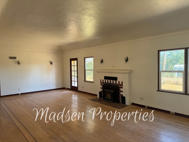 Photo - 3164 Burdick Rd