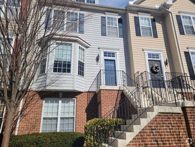 Building Photo - Charming 2 BR/2.5 BA Townhome in Annapolis!