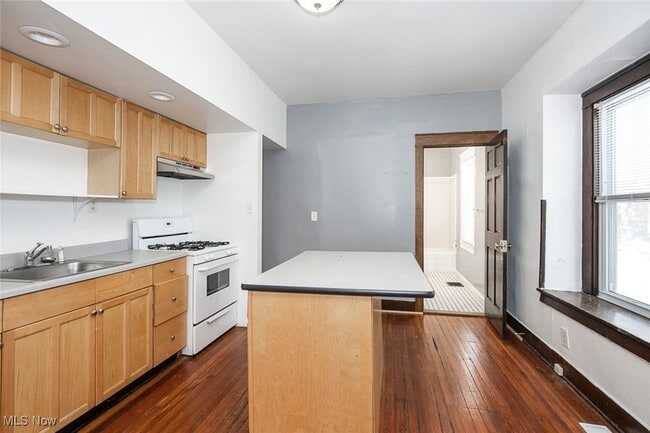 Photo - 6911 Franklin Blvd