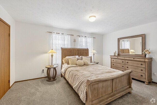 2BR, 2BA - 1,280SF - Primary Bedroom
