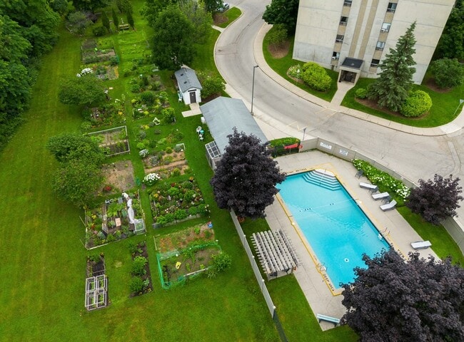 Photo - 695 Proudfoot Lane