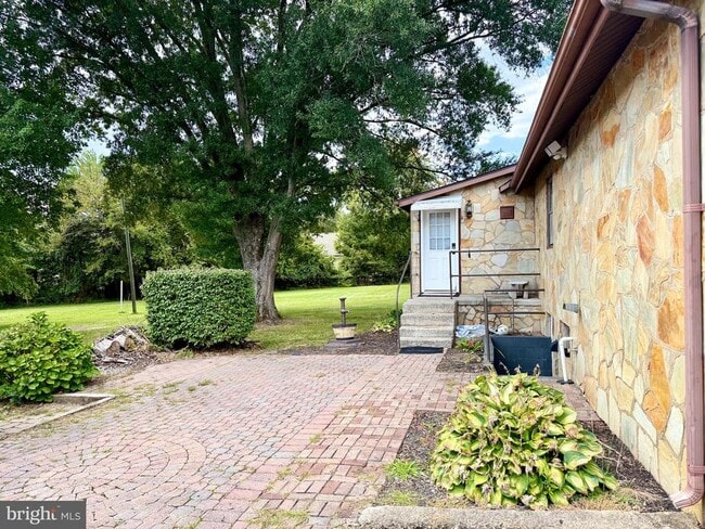 Photo - 5865 Websters Way