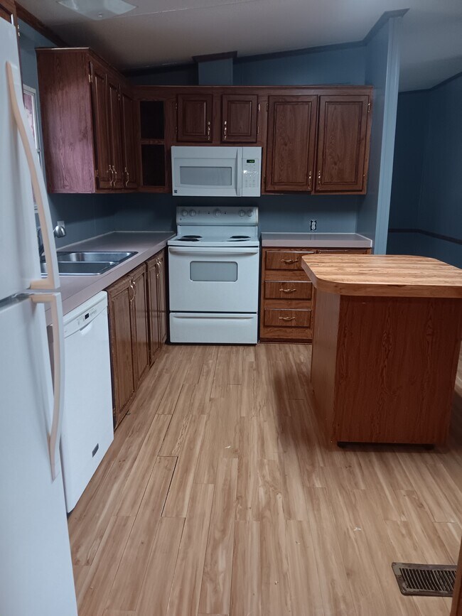 Photo - 430 Lytle Cove Rd