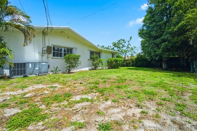 Photo - 321 E Chaminade Dr