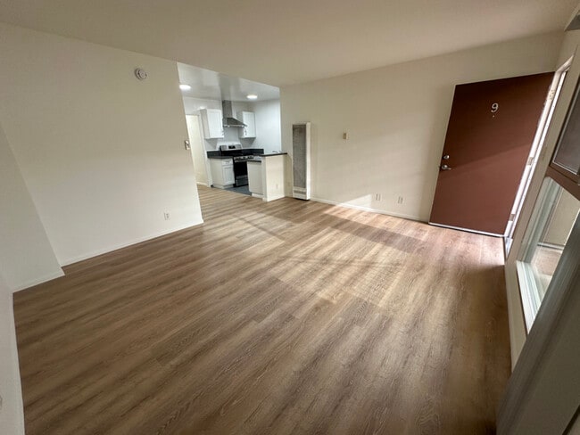 Photo - 1262 Granville Ave Unidad 9