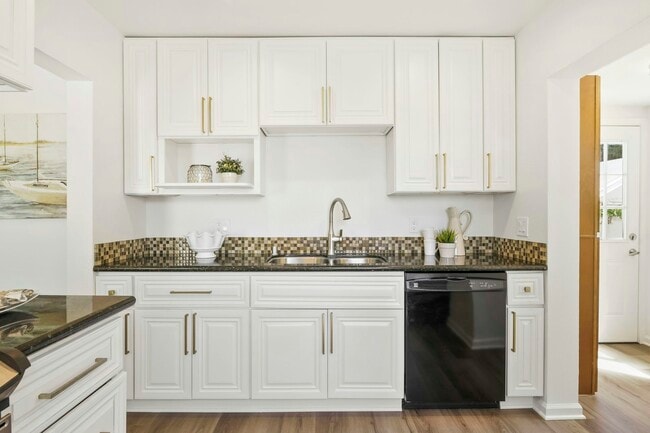 Photo - 4649 60th St