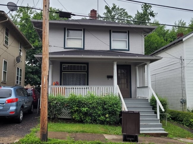 Building Photo - 668 Hull St