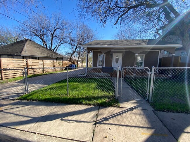 Photo - 2511 E 9th St