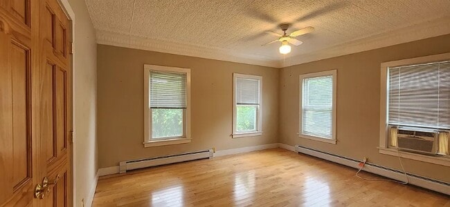 Photo - 170 S Main St Unidad 1