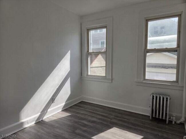 10 Lois Pl Unit 1L
