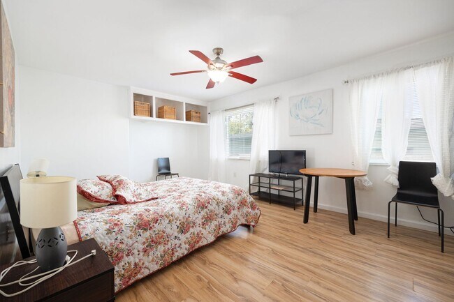 Photo - Super cute fully furnished studios now ava...