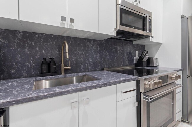 5311 Atlantic Ave Unit 302