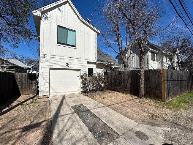 Photo - 2209 Willow St Unit B
