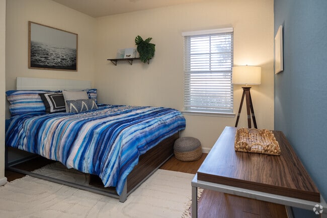 4BR, 4BA-1,475SF-Bedroom