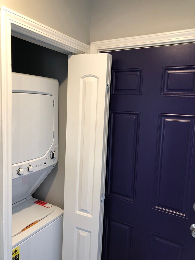 Lavadora y secadora en la unidad - The W Apartments