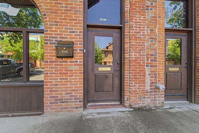Building Photo - 1113 Unit 310 1/2