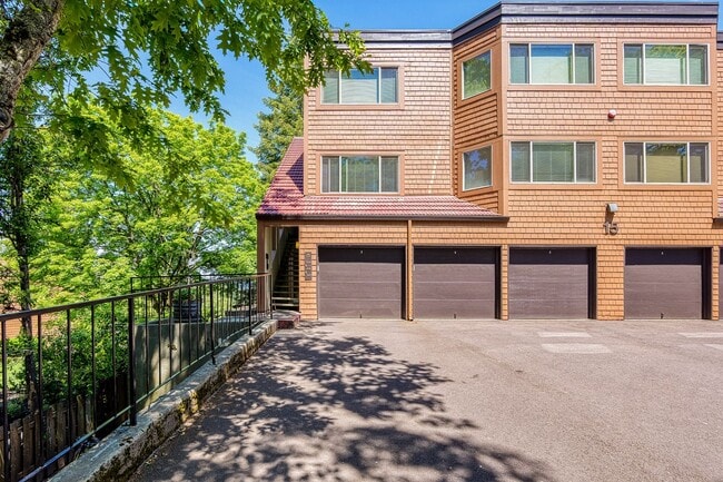Photo - Desirable Updates Lake Oswego Condo 1Bed/1Bath - Mt Park
