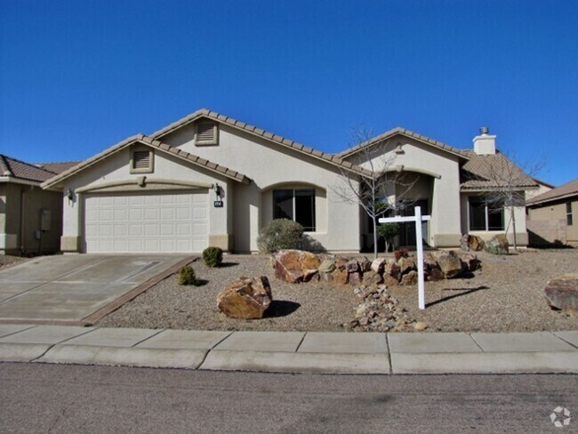 Building Photo - 4BR/2BA/2CG, 2122 sq.ft. home in the Oakmo...
