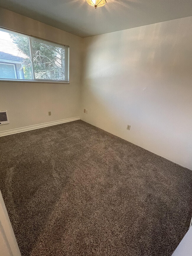 Photo - 130 NE Conifer Blvd