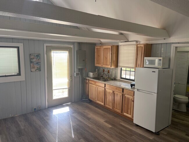 Photo - 421 W Higgins Lake Dr