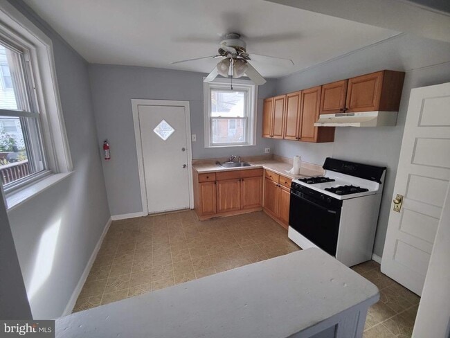 Photo - 180 Linton St