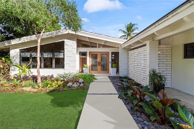 Photo - 2132 Middle River Dr