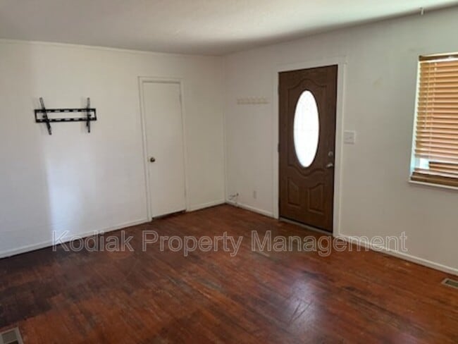Photo - 3737 3325 W