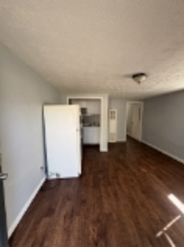 Photo - 270 E Nottingham Rd