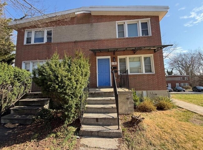 Building Photo - 6189 Northwood Dr