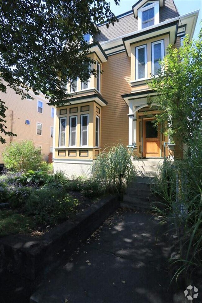 Building Photo - 9 Claremon St Rental