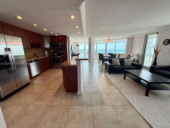 7135 Collins Ave Unit 815