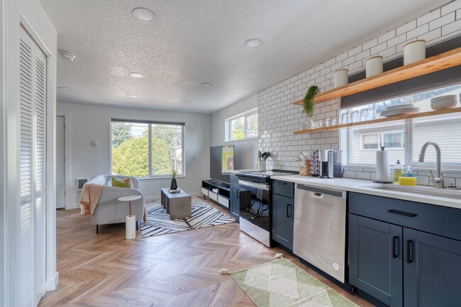 Building Photo - 5222 SE Holgate Blvd Unit 3