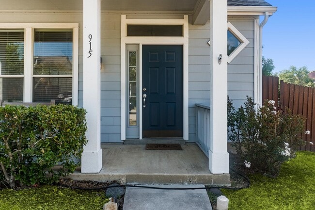 Building Photo - 915 Greene Way