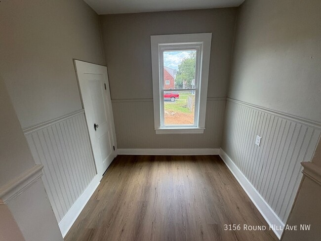 Photo - 3156 Roundhill Ave NW