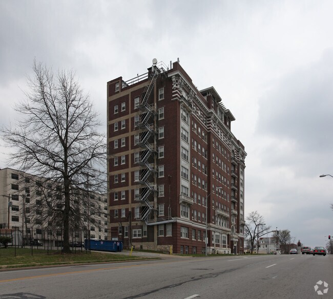 Photo - St. Regis Apartments