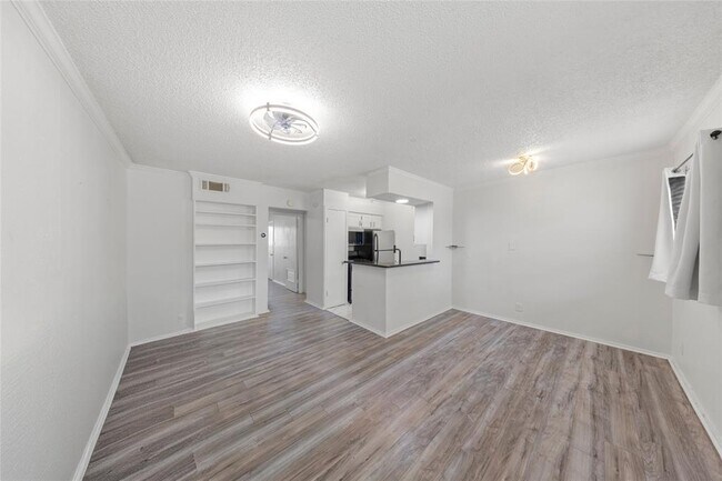 Photo - 2401 Manor Rd Unit 123