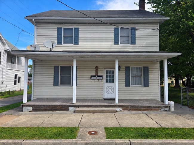 Building Photo - 126 N Lincoln St Unit Apt. B