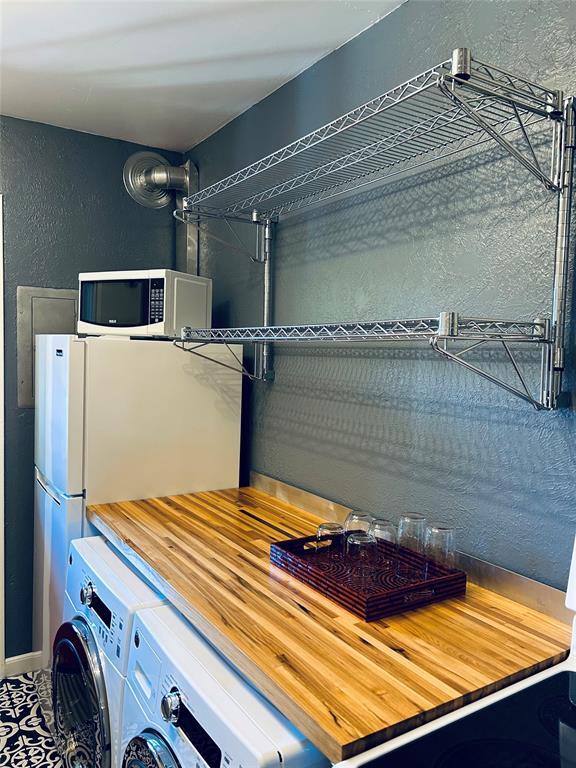 Photo - 5030 N Hall St