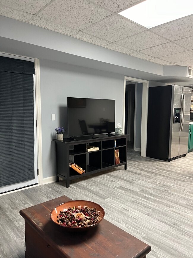 Photo - 2013 Addison Rd NE Unidad Spacious Private