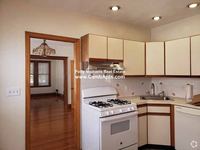 Building Photo - 92 Myrtle St Unit 2 Rental