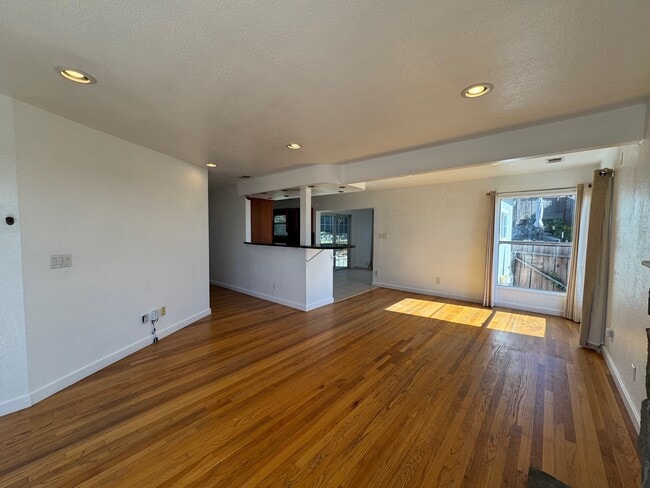 Photo - 1968 Manchester Rd