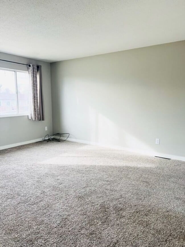 Photo - 5 Bedroom on a large corner lot in the hea...