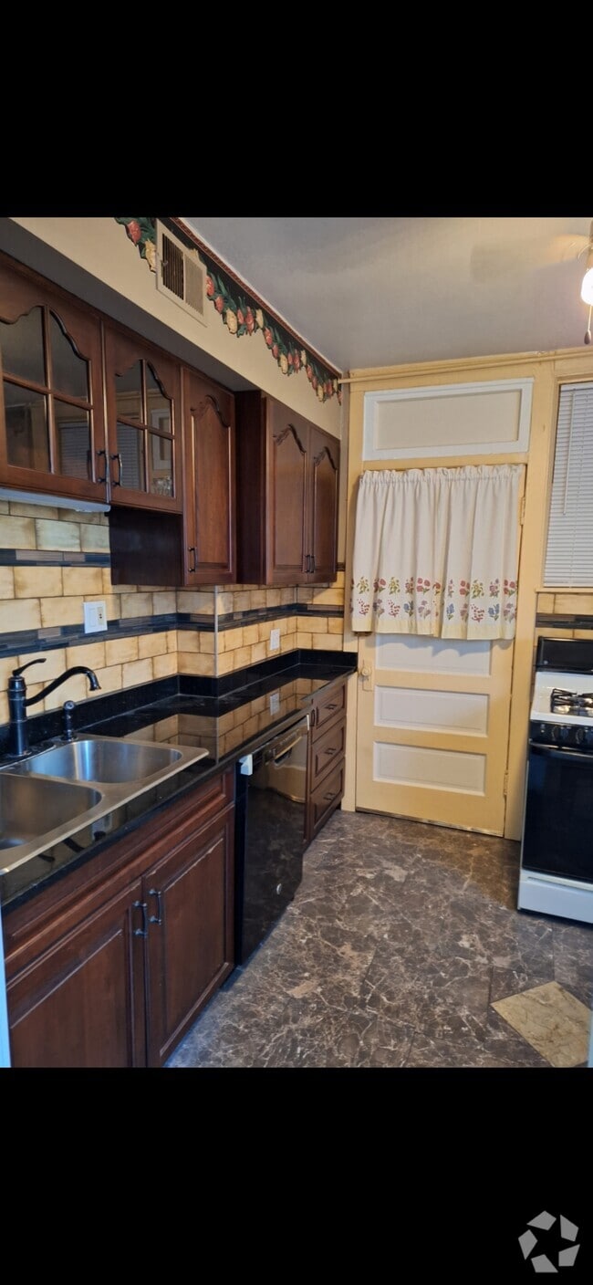 Building Photo - 4215 N Campbell Ave Unit 1 south Rental
