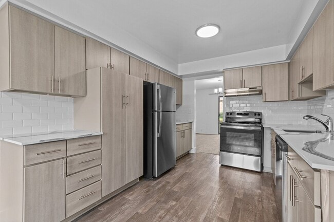 Photo - Edge At Farmington Hills - Farmington Hills, MI