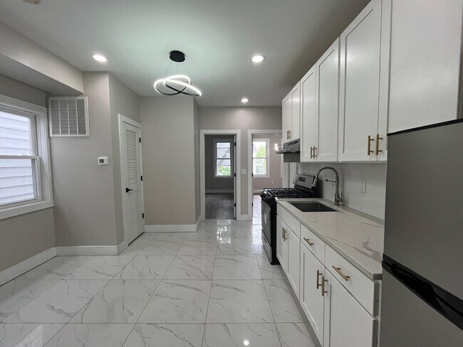 Photo - 483 Kennedy Blvd