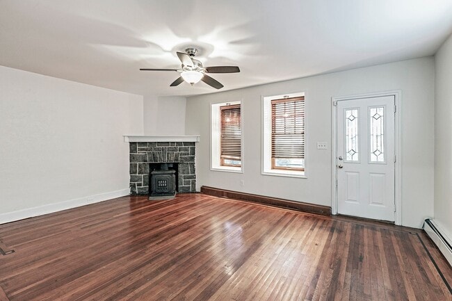 Photo - 3 bedroom, 1.5 bath home in The Triangle, ...