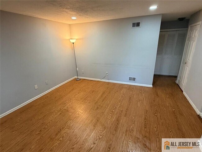 Photo - 103 Woodbridge Commons Way Unidad 103