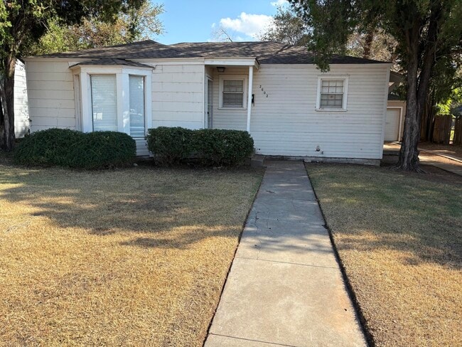 Building Photo - 2603 35th St Rental