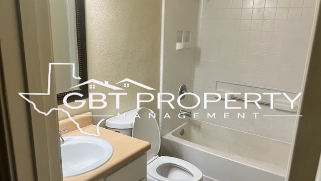 Photo - 4 Bedroom 2 Bathroom Home!