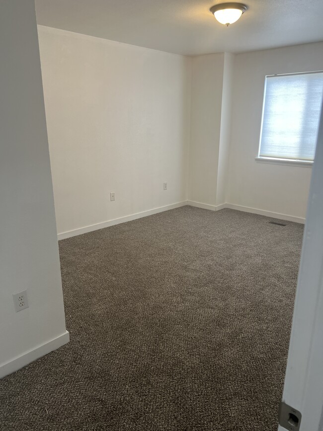 Cama principal - 806 N White Barn Rd